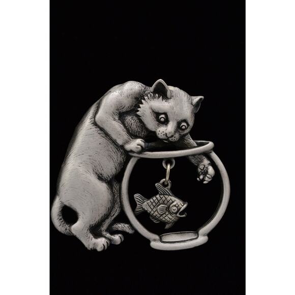 JJ Cat Pin Brooch Brushed Silver Pewter Fish Bowl Dangling Vintage Signed Bin4 - Picture 1 of 12